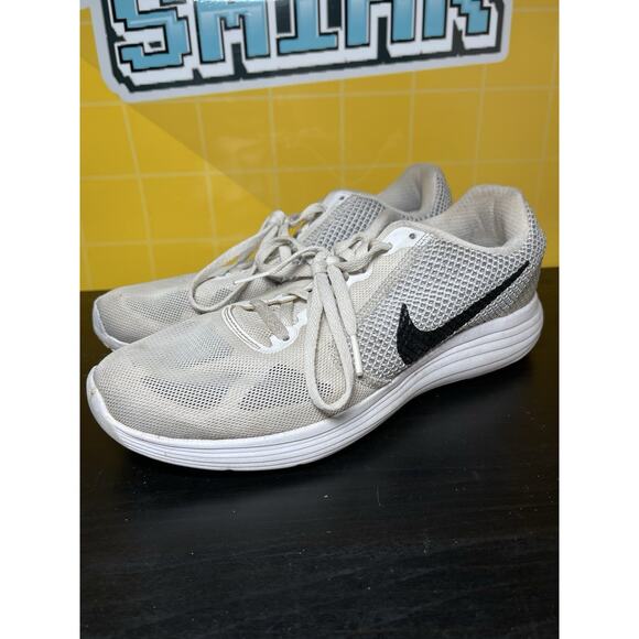 Nike Revolution 3 Women’s Running Shoes 819303-102 White Gray Black Size 8.5 604 - Picture 1 of 8